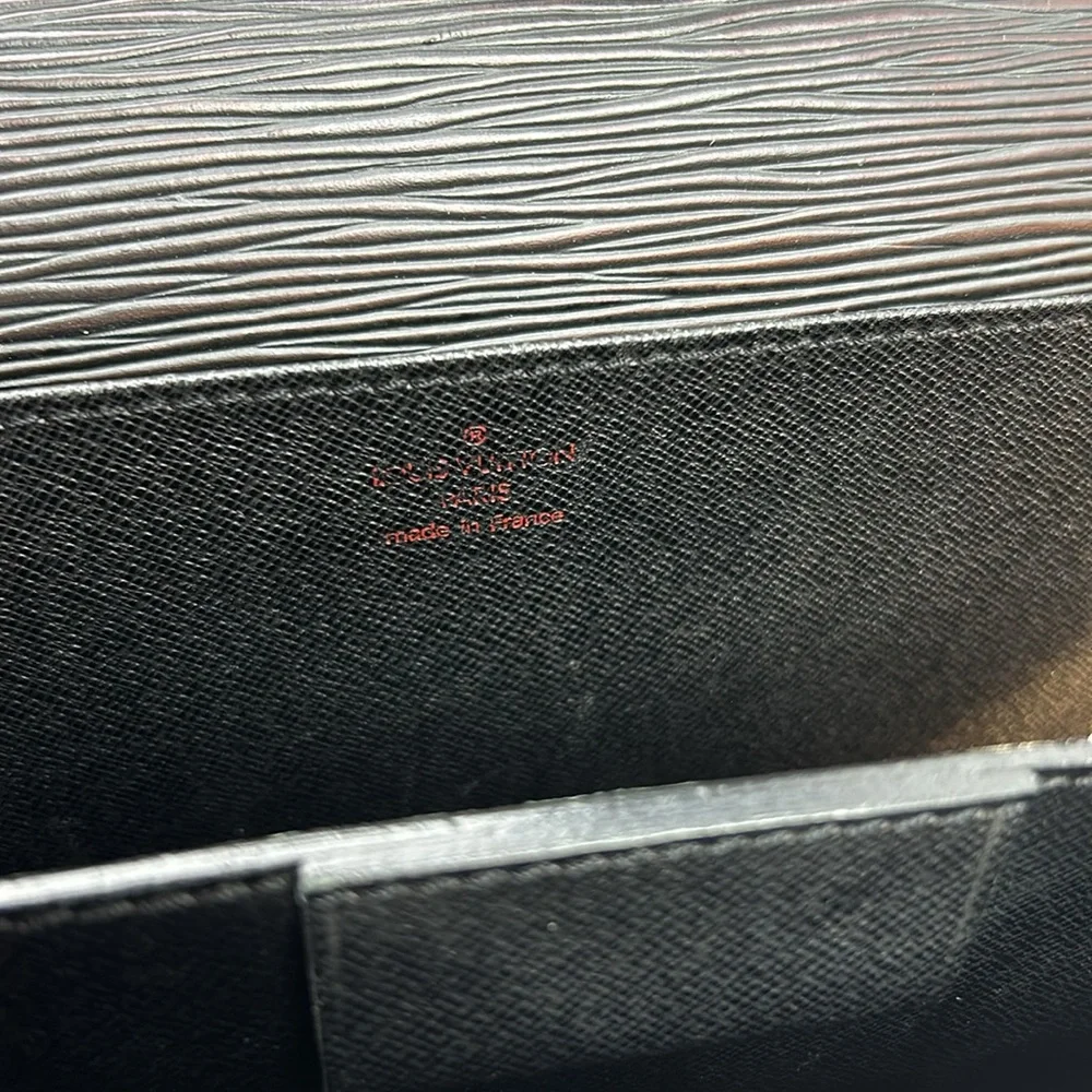 Authentic Louis Vuitton Serviette Couseiller Epi